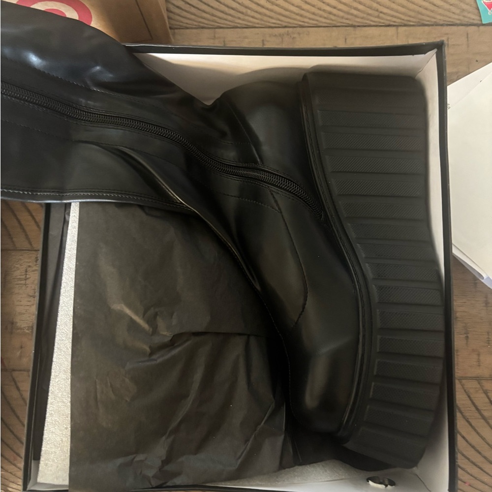 LaModa PILLOW TALK SUPER STRETCH CHUNKY CREEPER PLATFORM KNEE HIGH BOOTS - Picture 5 of 6